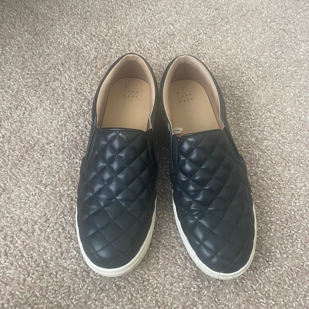 Memory Foam Black Quilted Slip Ons Women Size 9